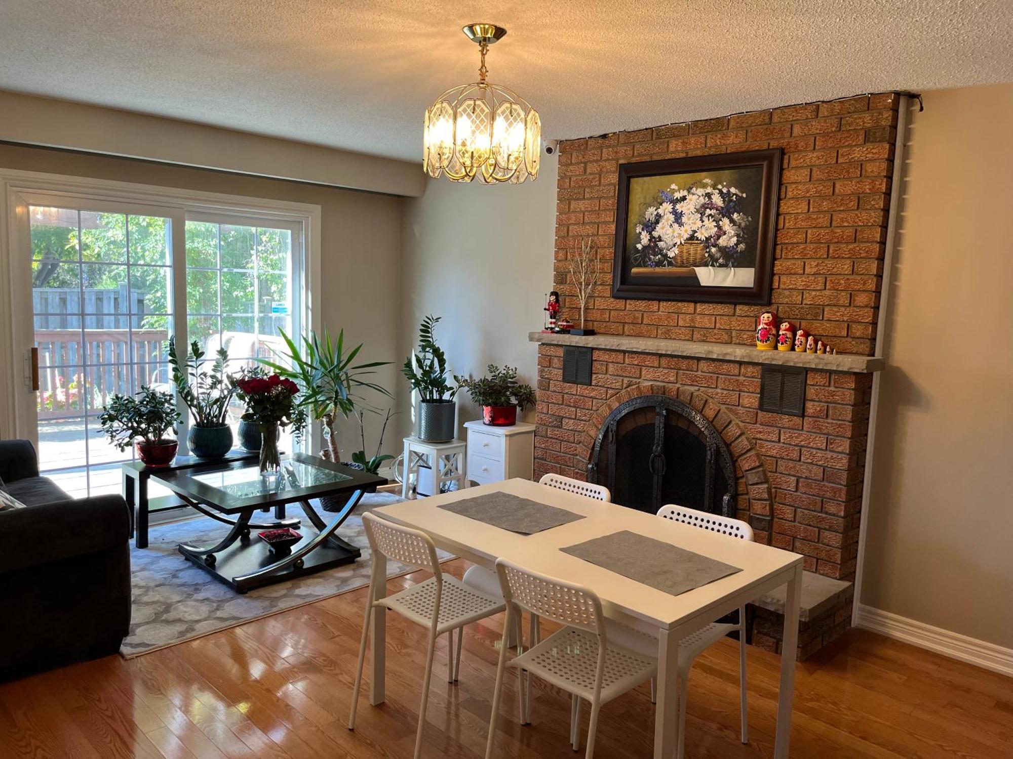 Comfort Rooms Near Toronto Airport Мисисага Екстериор снимка